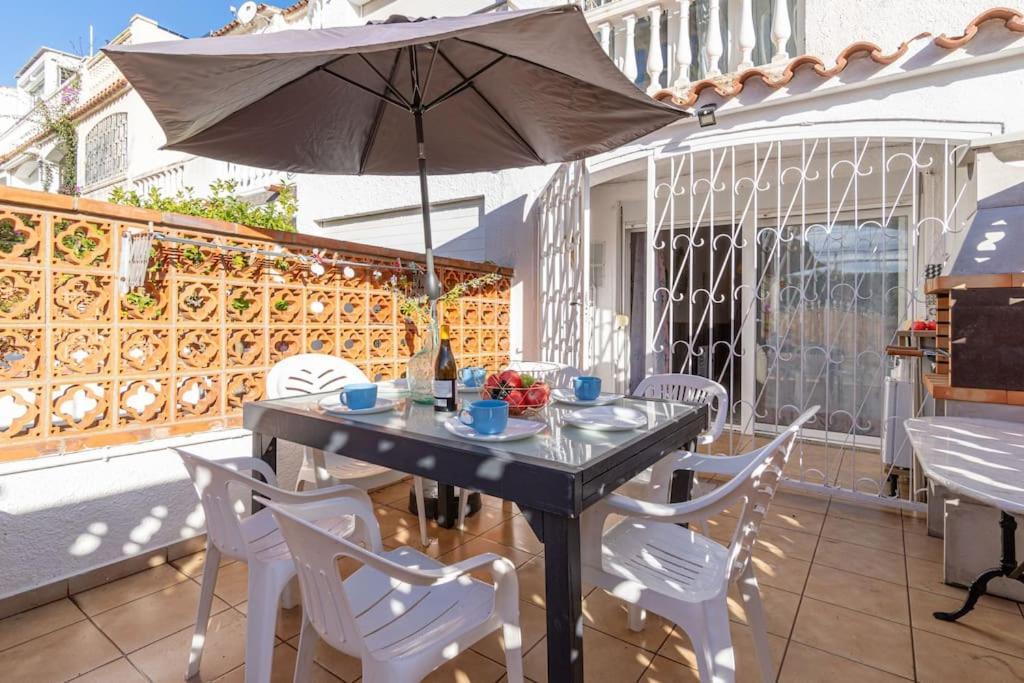 הוילה אמפוריבראבה A16-Casa Con Barbacoa En La Playa מראה חיצוני תמונה